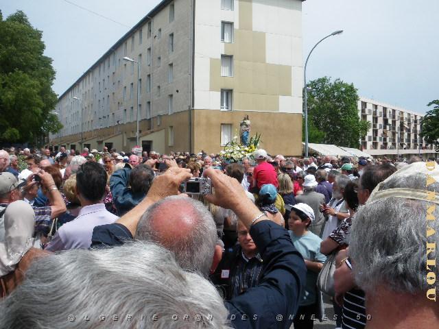 NIMES 2012 05 17 debut de la procession 17 mai 2012.JPG